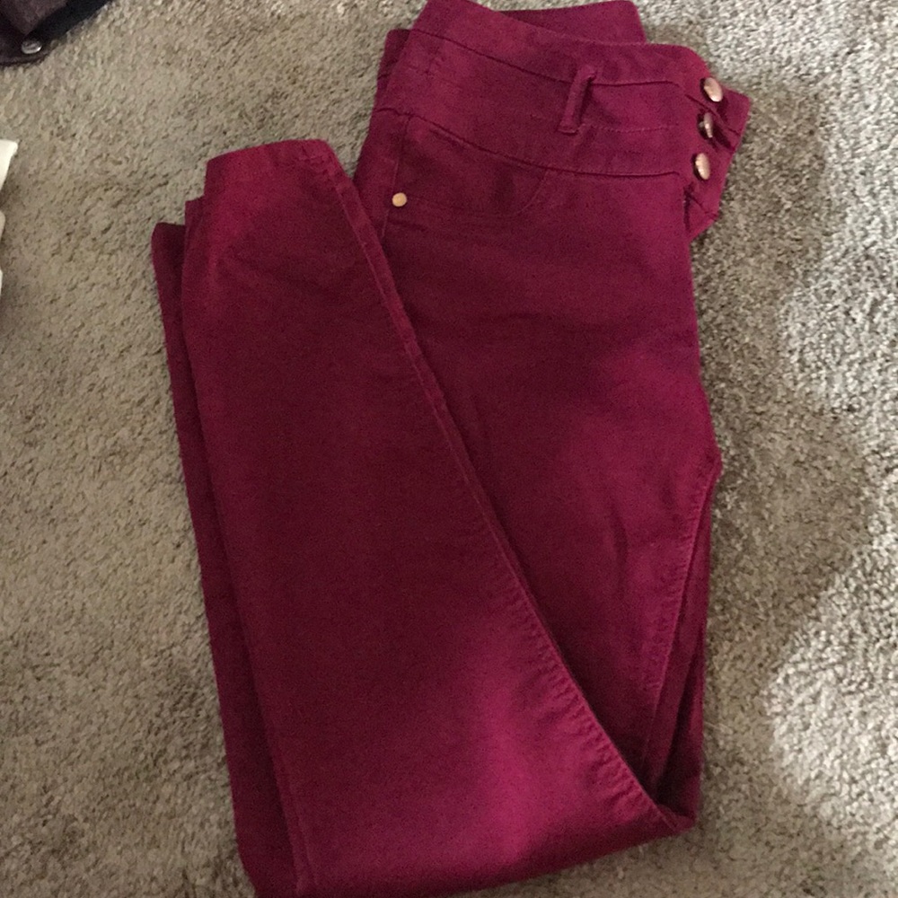 Highwaisted maroon jeans